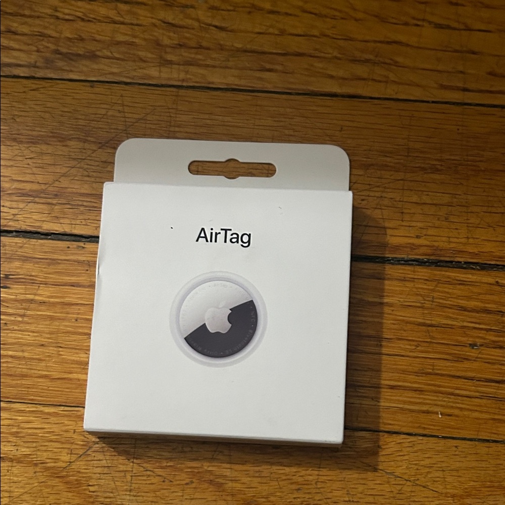 Apple AirTag in Classic White